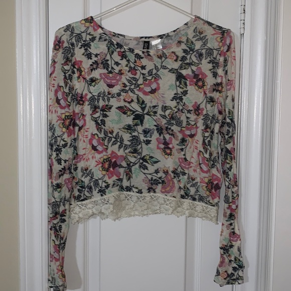 Floral top - Picture 1 of 3
